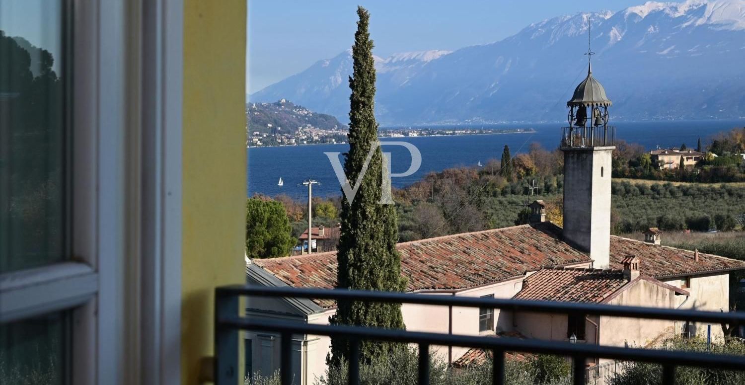 Splendido attico vista lago