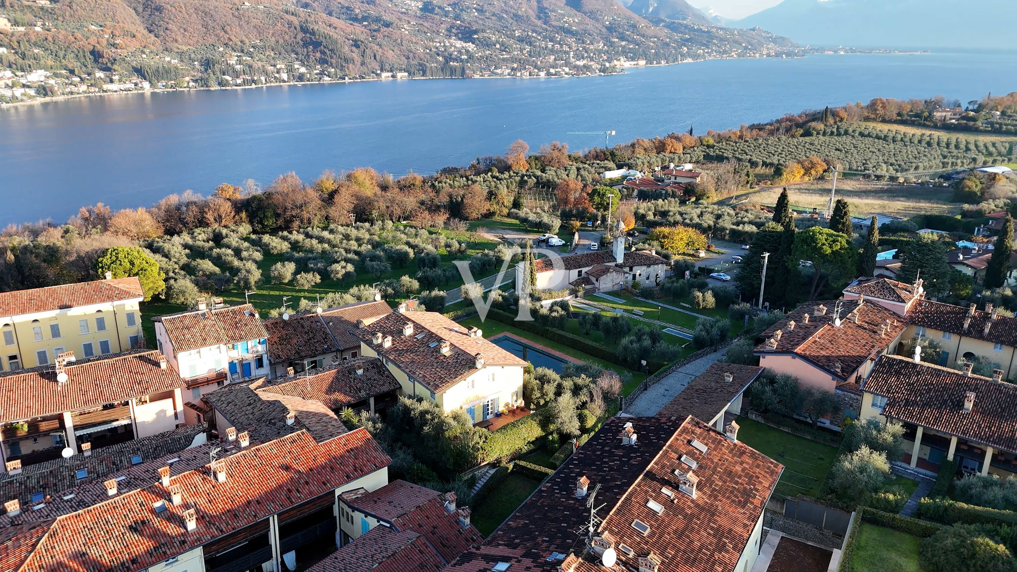 Impresionante ático con vistas al lago