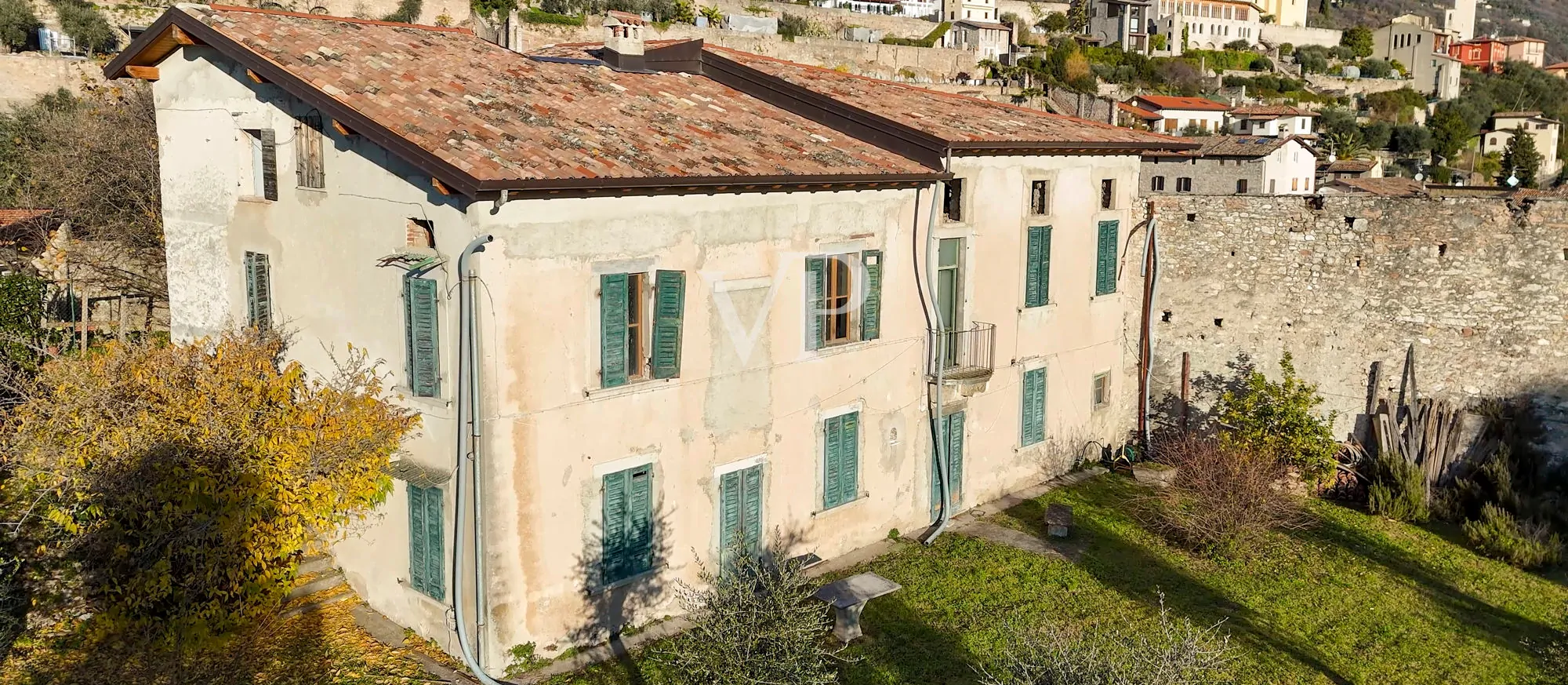 Casale con vista lago e parco ad ulivi
