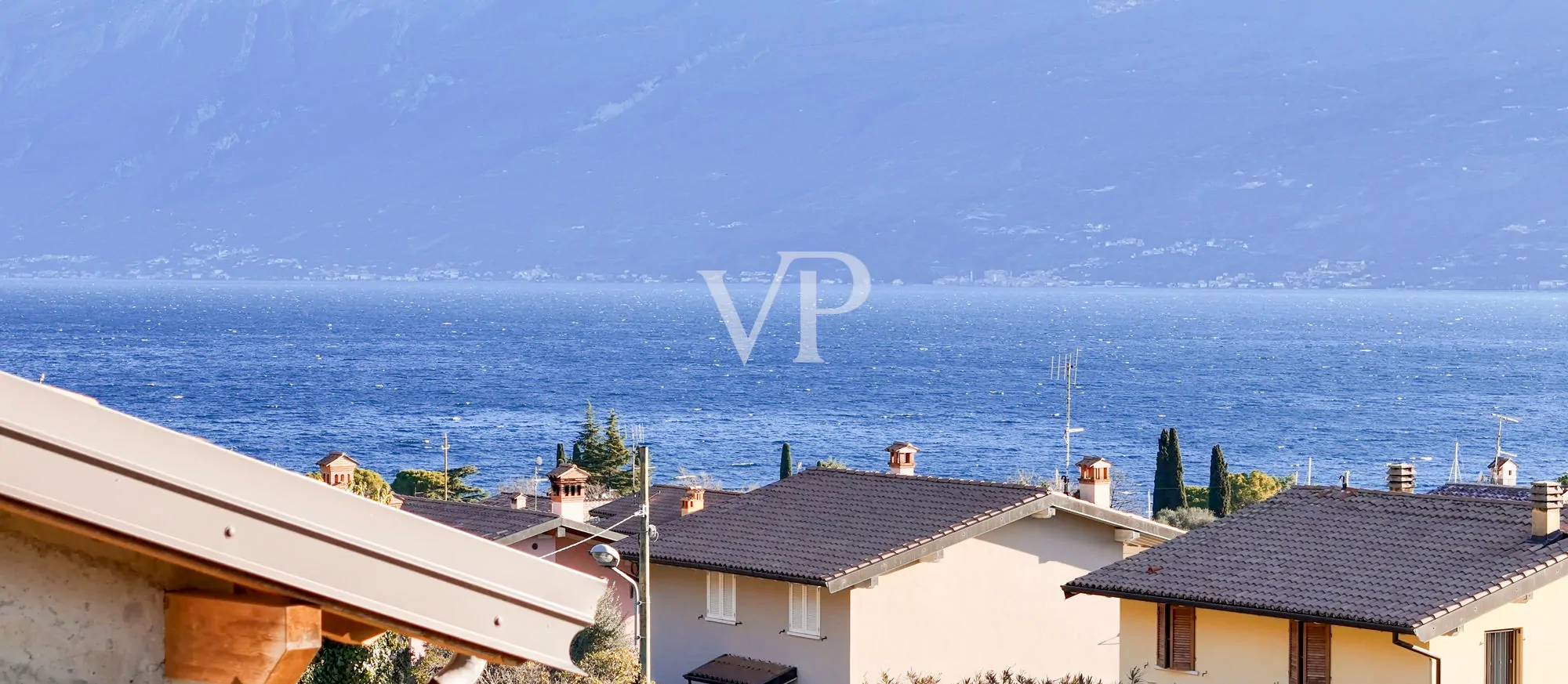 Casale con vista lago e parco ad ulivi