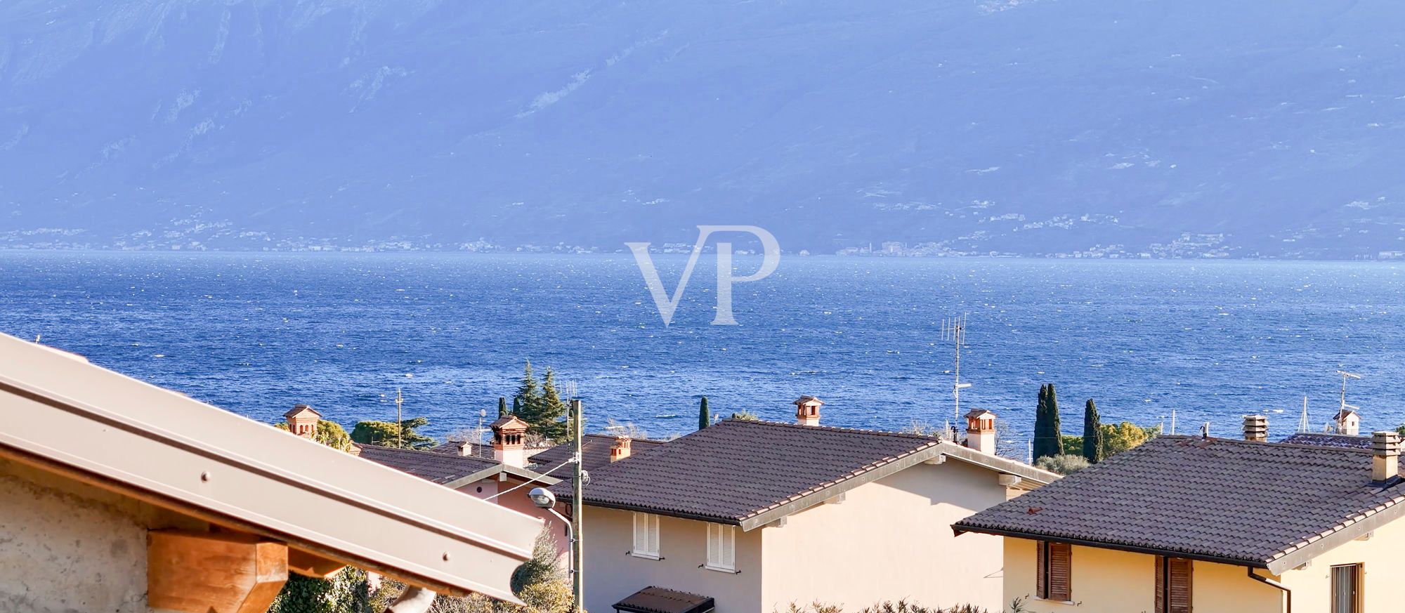 Casale con vista lago e parco ad ulivi