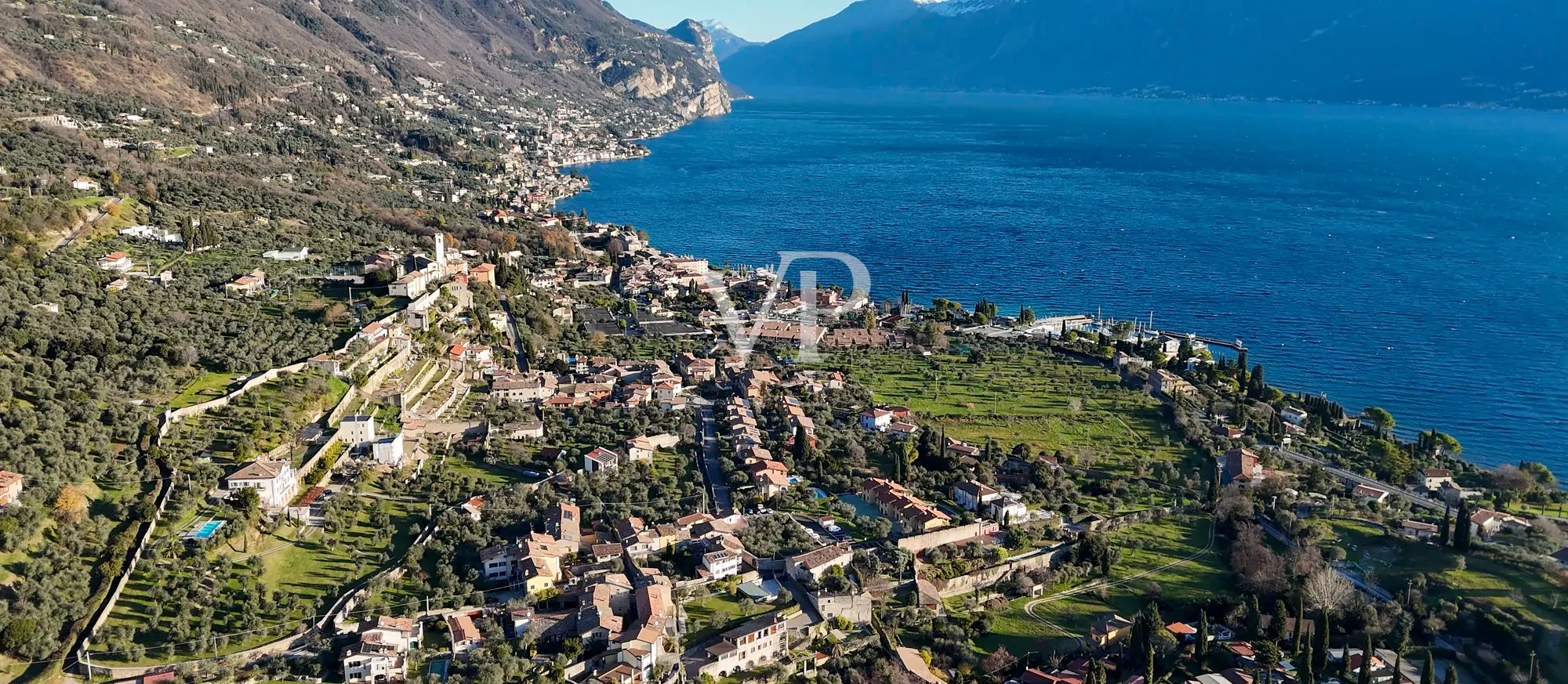 Casale con vista lago e parco ad ulivi