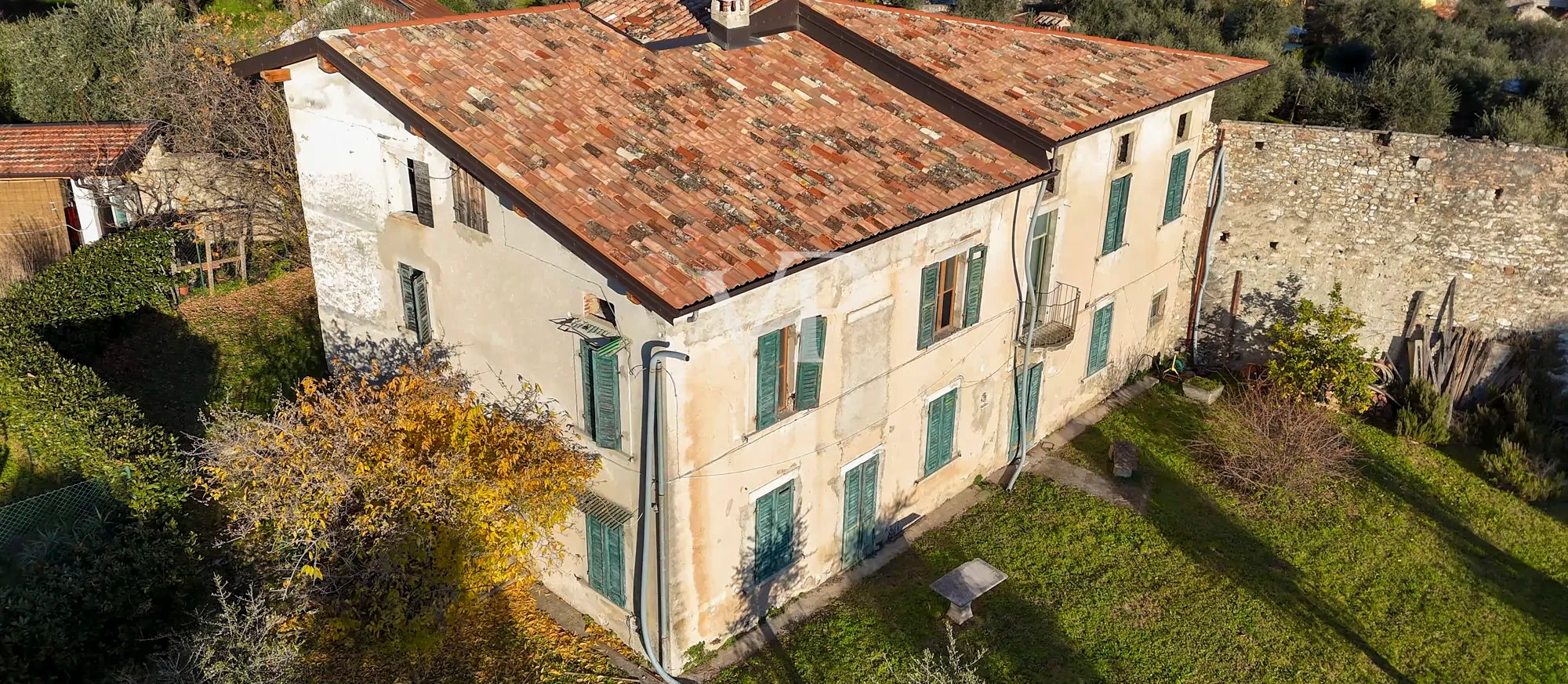 Casale con vista lago e parco ad ulivi