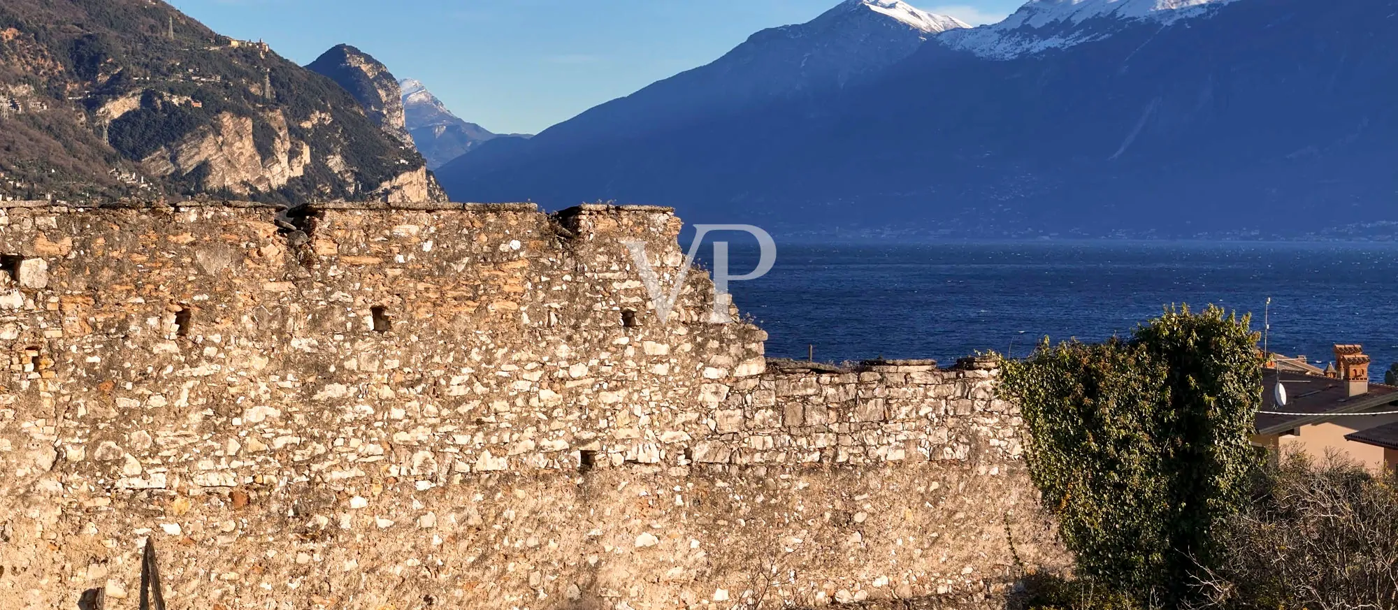 Casale con vista lago e parco ad ulivi