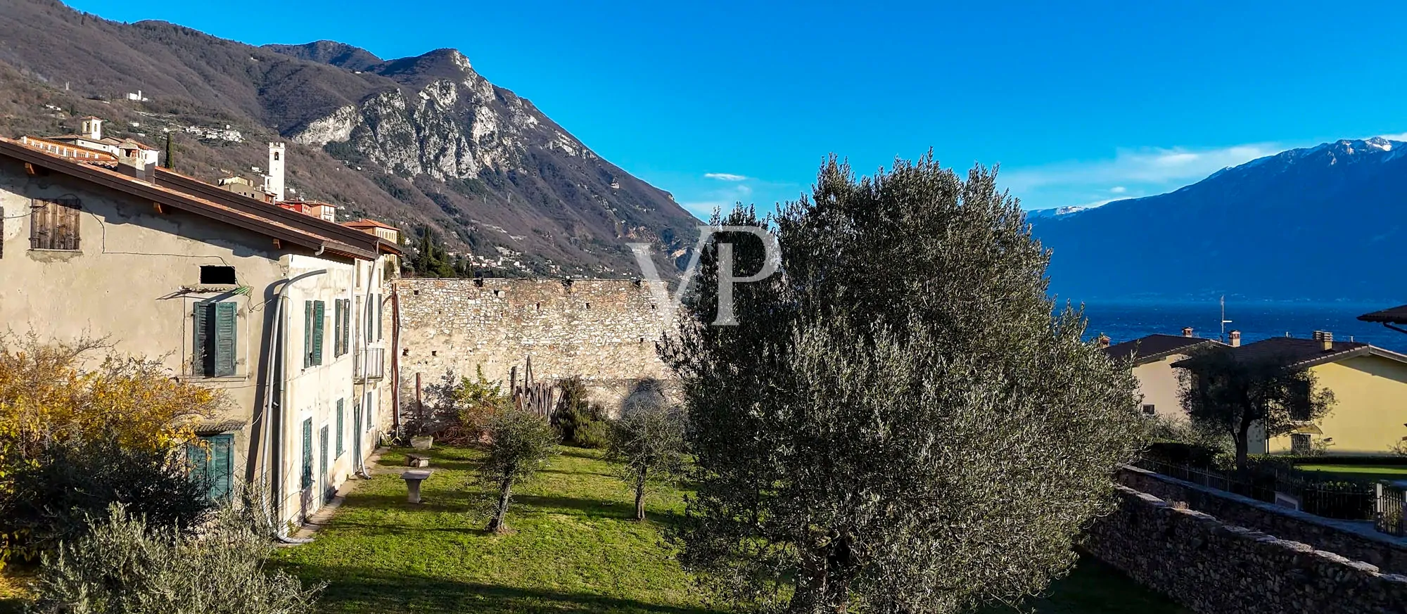 Casale con vista lago e parco ad ulivi