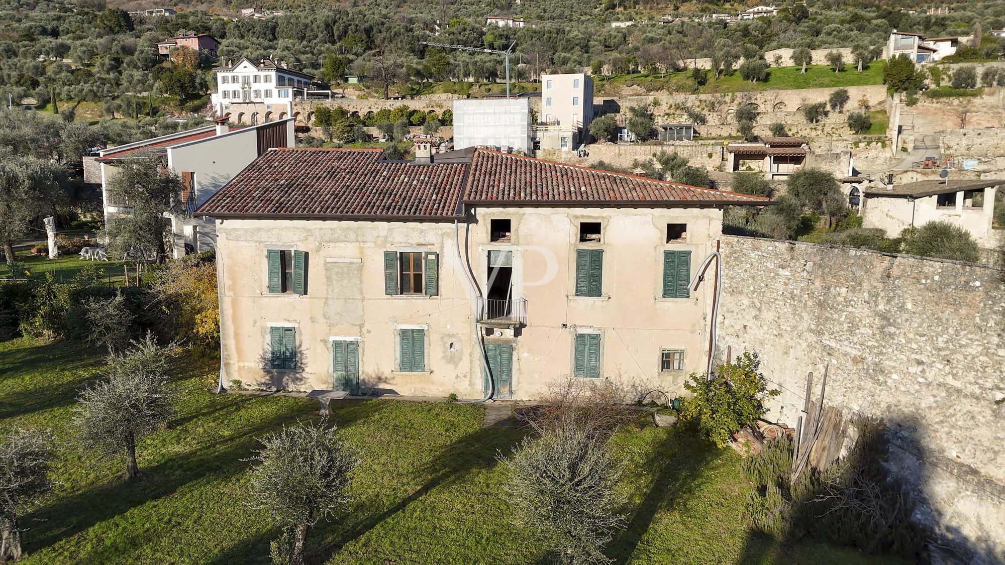 Farmhouse with lake view and park with olive trees