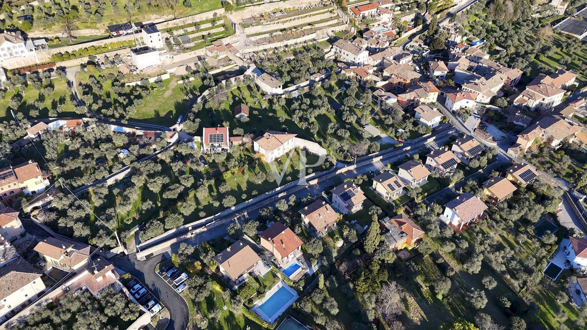 Farmhouse with lake view and park with olive trees