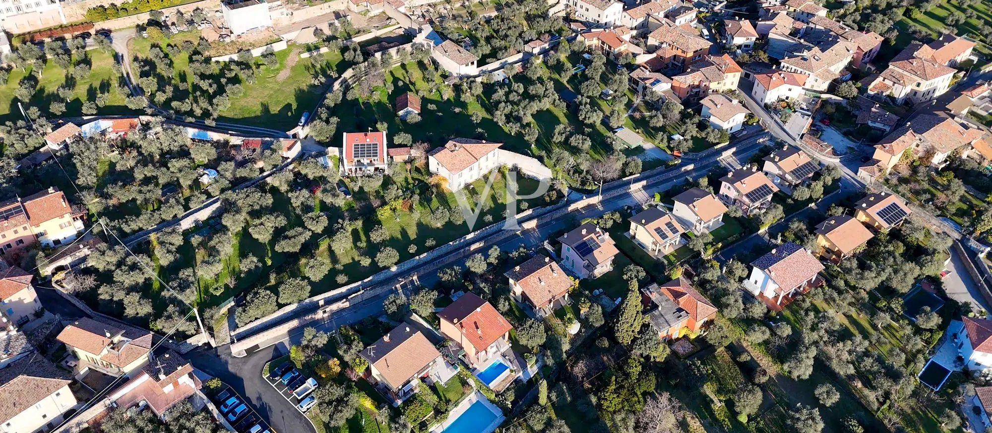 Casale con vista lago e parco ad ulivi