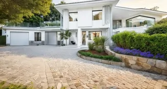 von_poll_real_estate_property_IT254921783_image_1