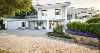 von_poll_real_estate_property_IT254921783_image_1