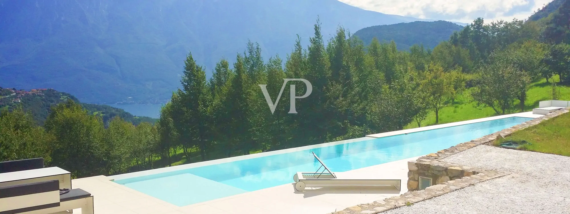 Lussuoso chalet di montagna con vista lago