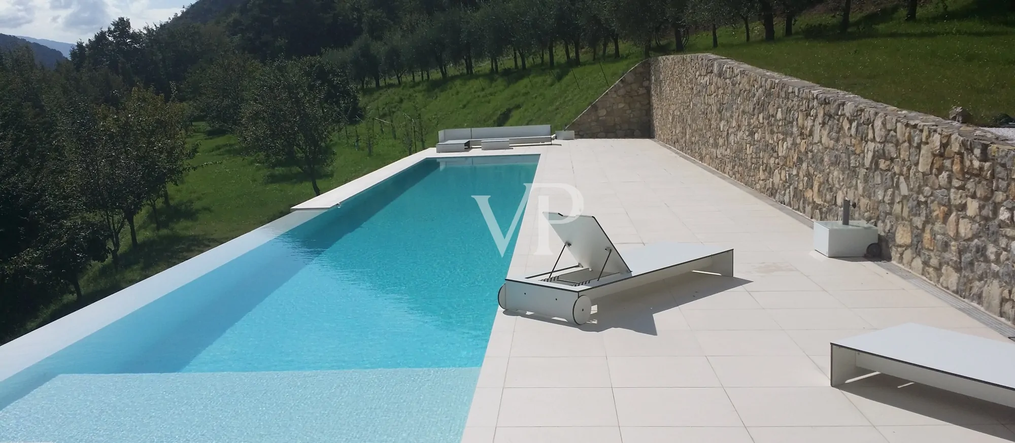 Lussuoso chalet di montagna con vista lago