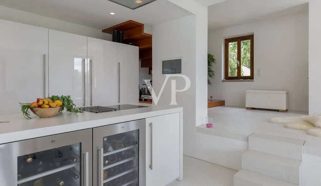 Lussuoso chalet di montagna con vista lago