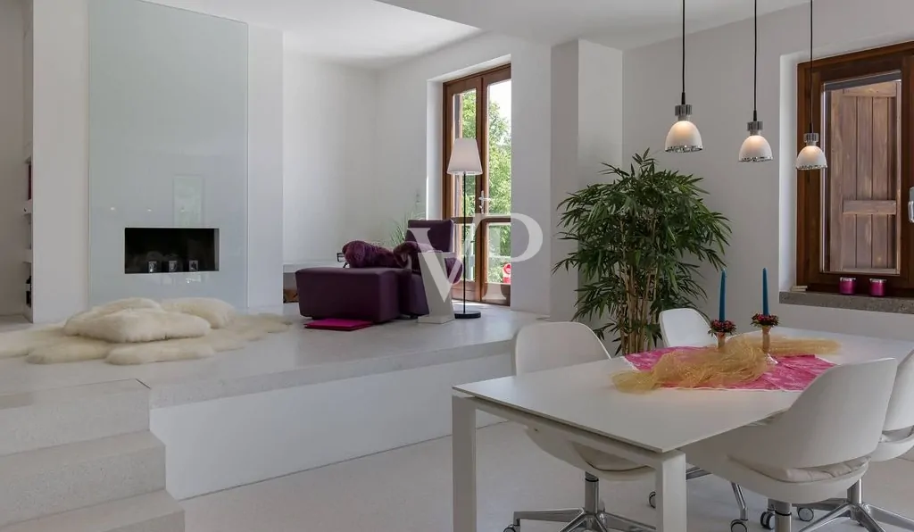 Lussuoso chalet di montagna con vista lago