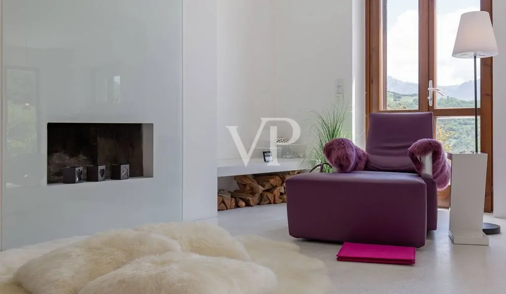 Lussuoso chalet di montagna con vista lago