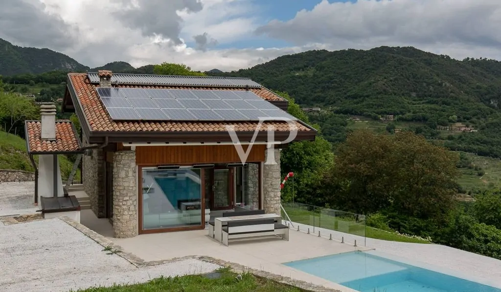 Lussuoso chalet di montagna con vista lago