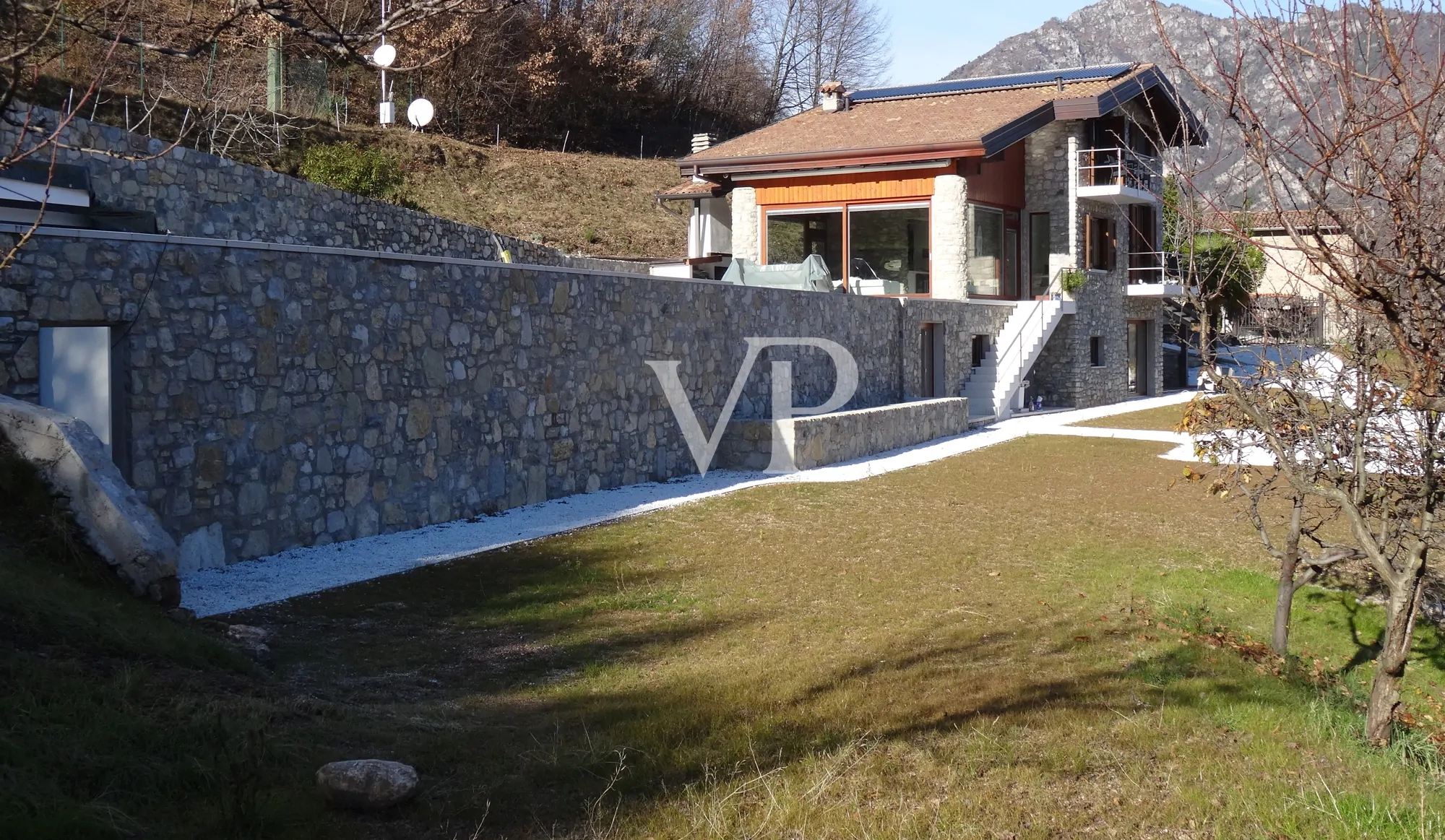 Lussuoso chalet di montagna con vista lago