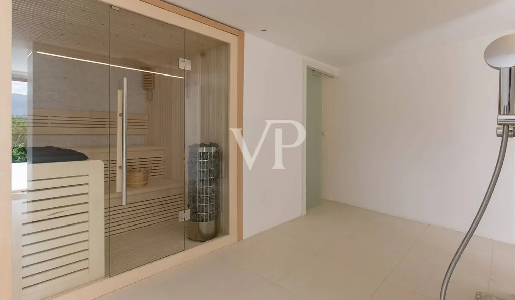 Lussuoso chalet di montagna con vista lago