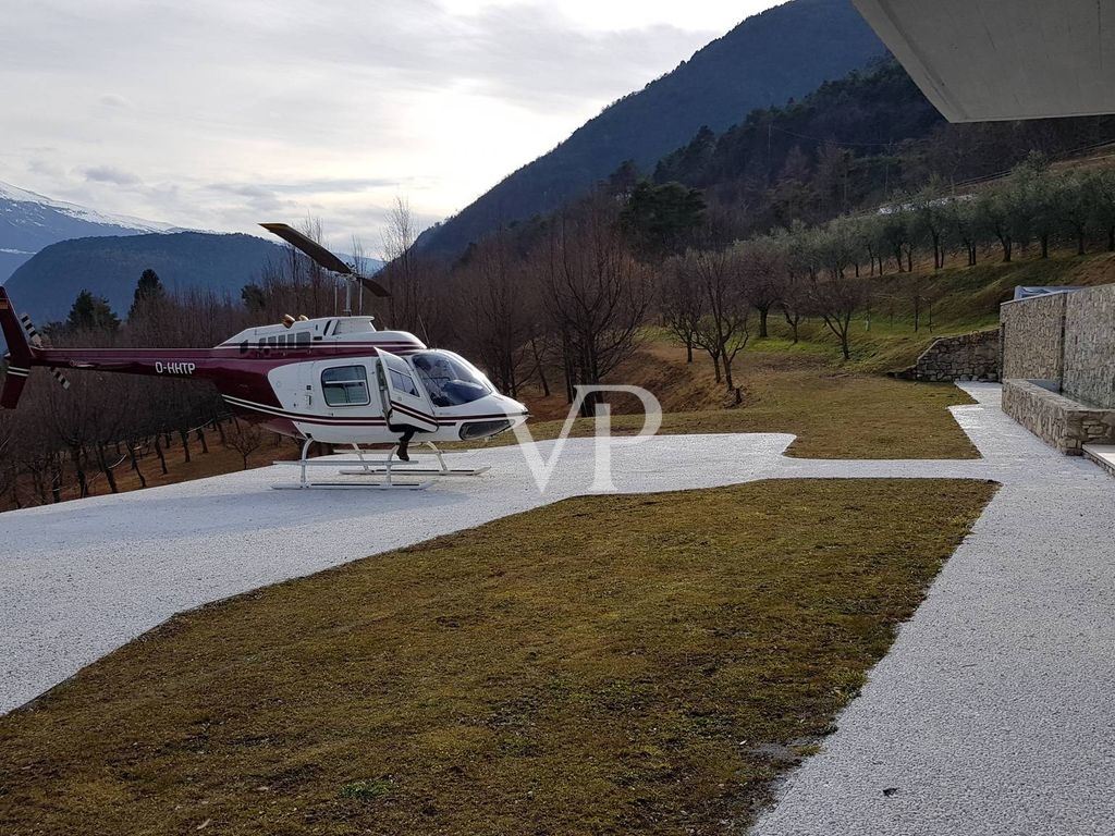 Lussuoso chalet di montagna con vista lago