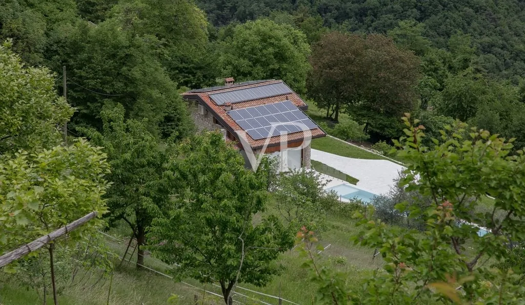 Lussuoso chalet di montagna con vista lago