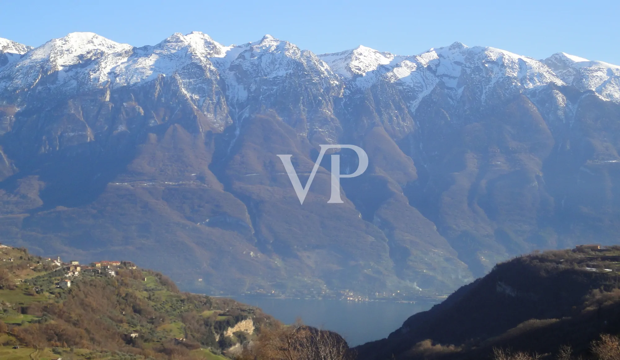 Lussuoso chalet di montagna con vista lago