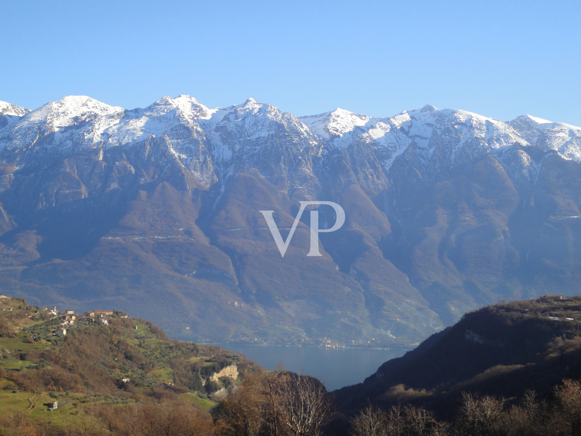 Lussuoso chalet di montagna con vista lago