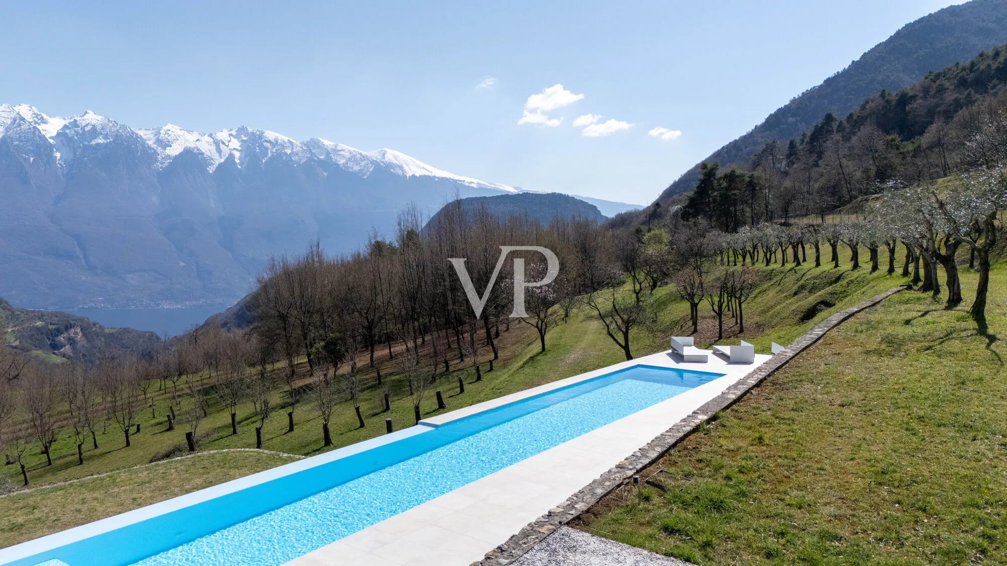 Modernes Chalet mit Seeblick