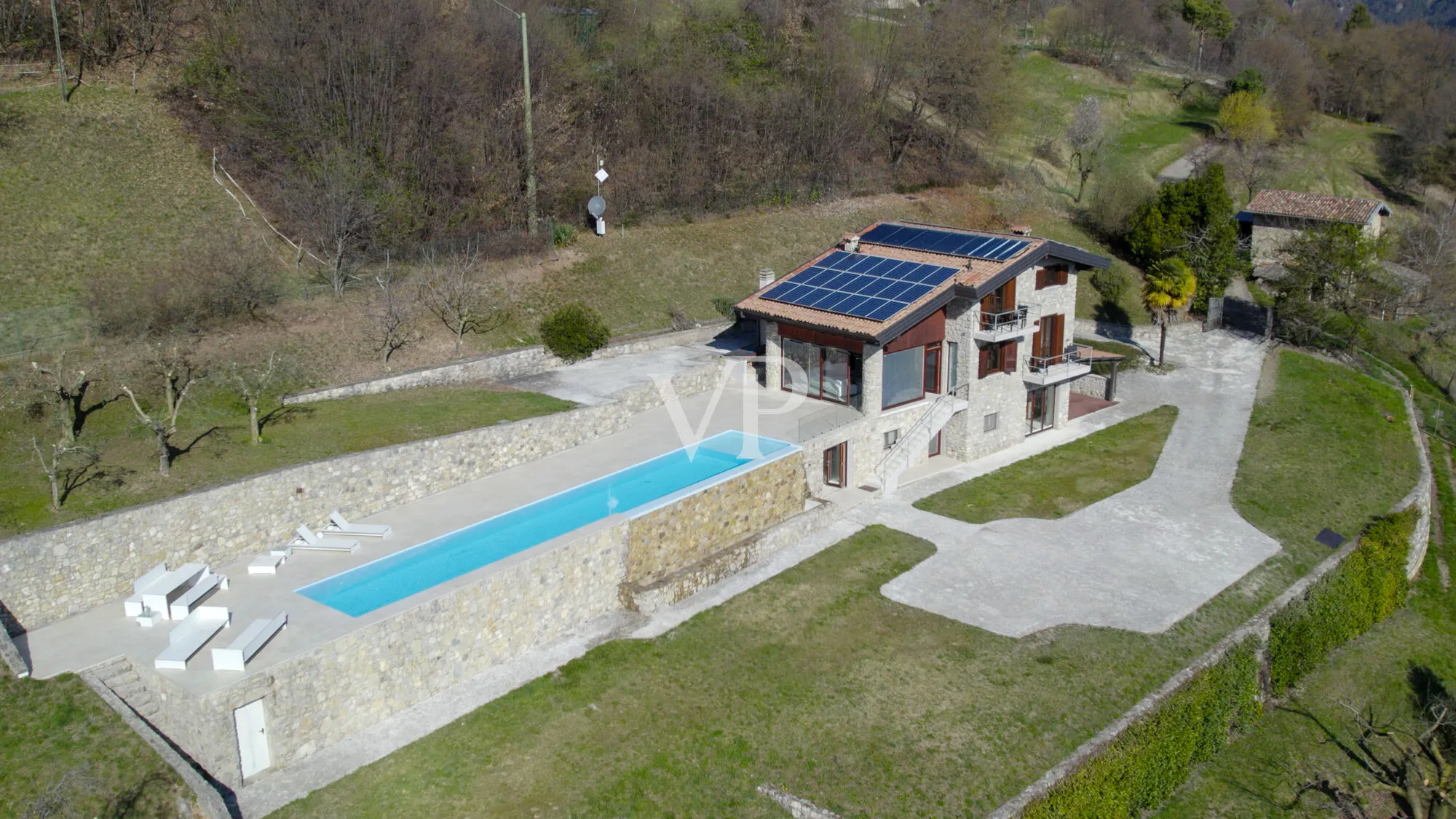 Modernes Chalet mit Seeblick