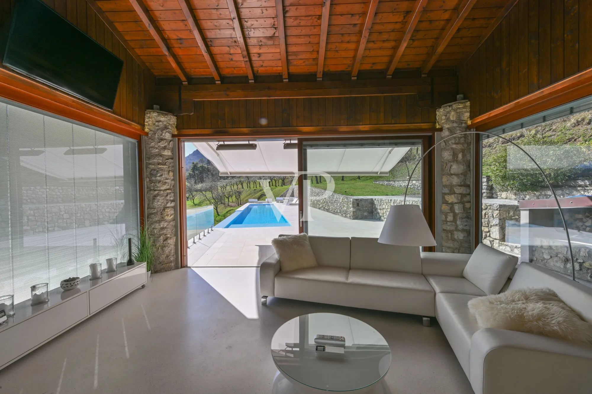 Modernes Chalet mit Seeblick