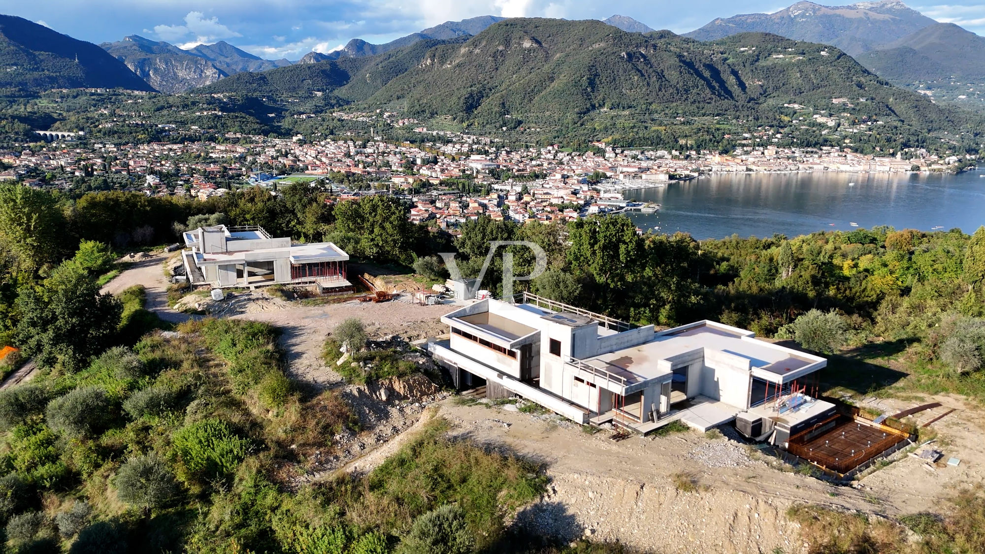 Modern luxury villa with lake view on the Gulf of Salò