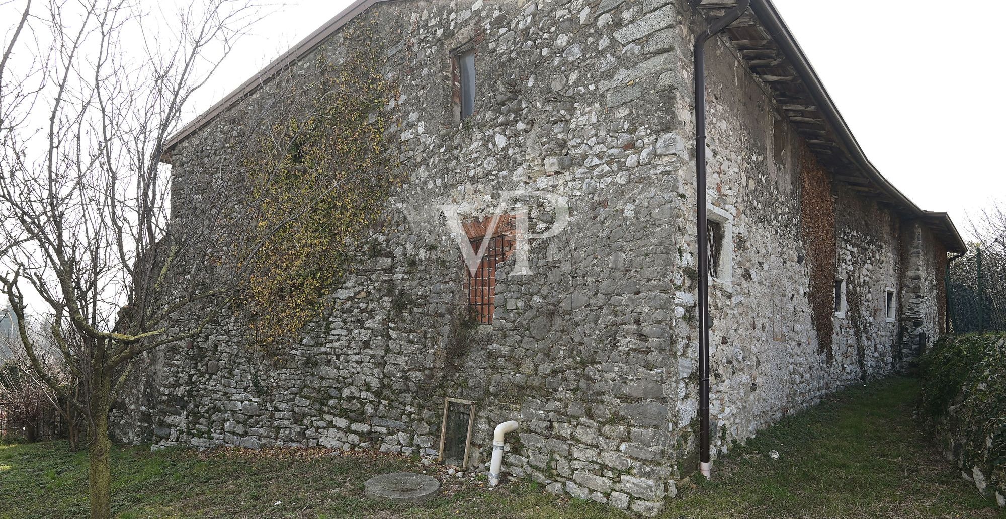 Affascinante convento benedettino del 1200 con vista lago