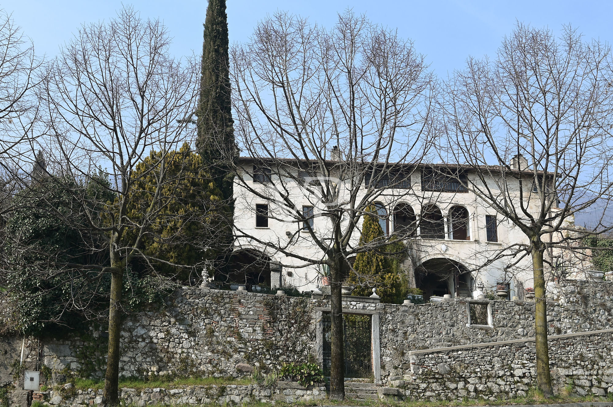 Affascinante convento benedettino del 1200 con vista lago