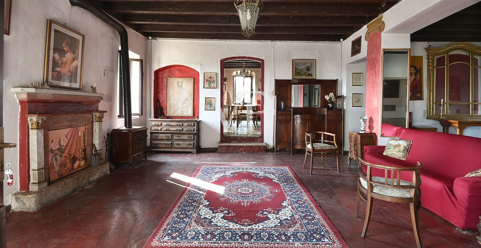 Charmantes Benediktinerkloster aus dem 13. Jahrhundert mit Blick auf den See