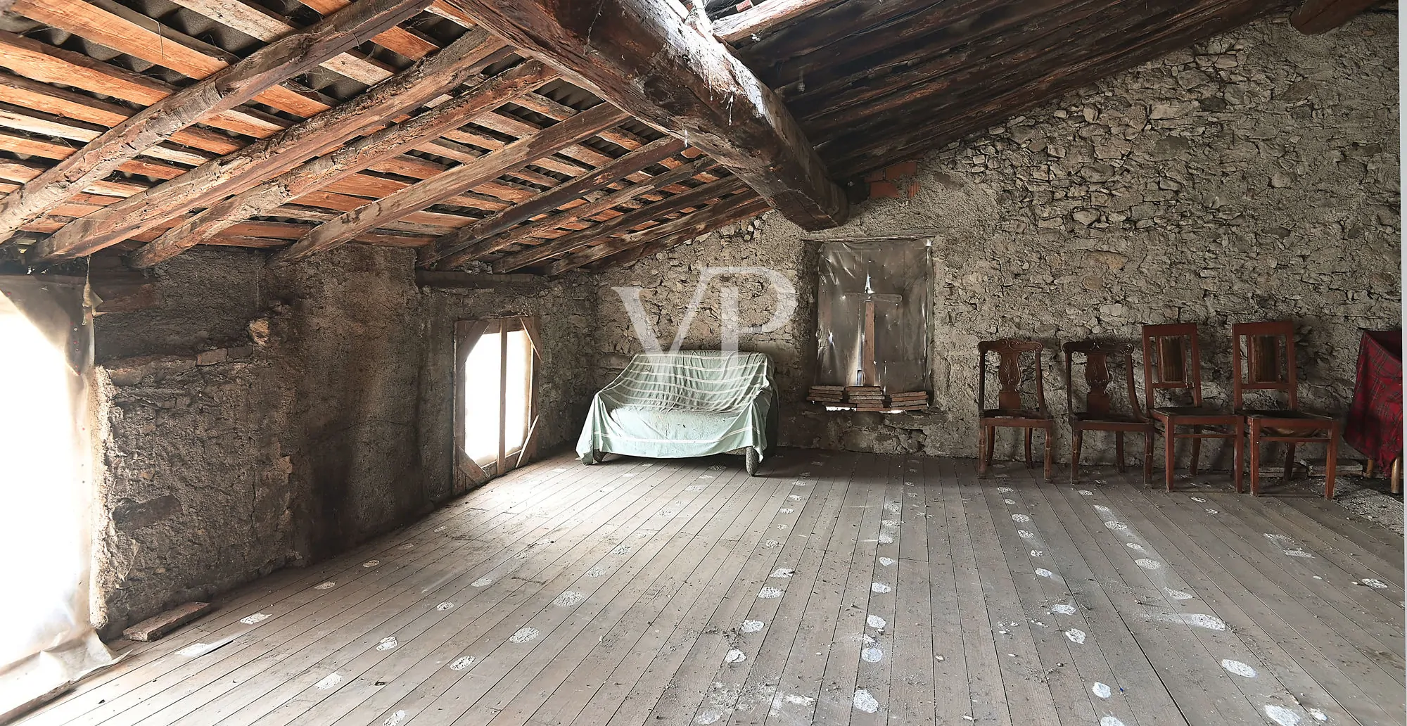 Charmantes Benediktinerkloster aus dem 13. Jahrhundert mit Blick auf den See