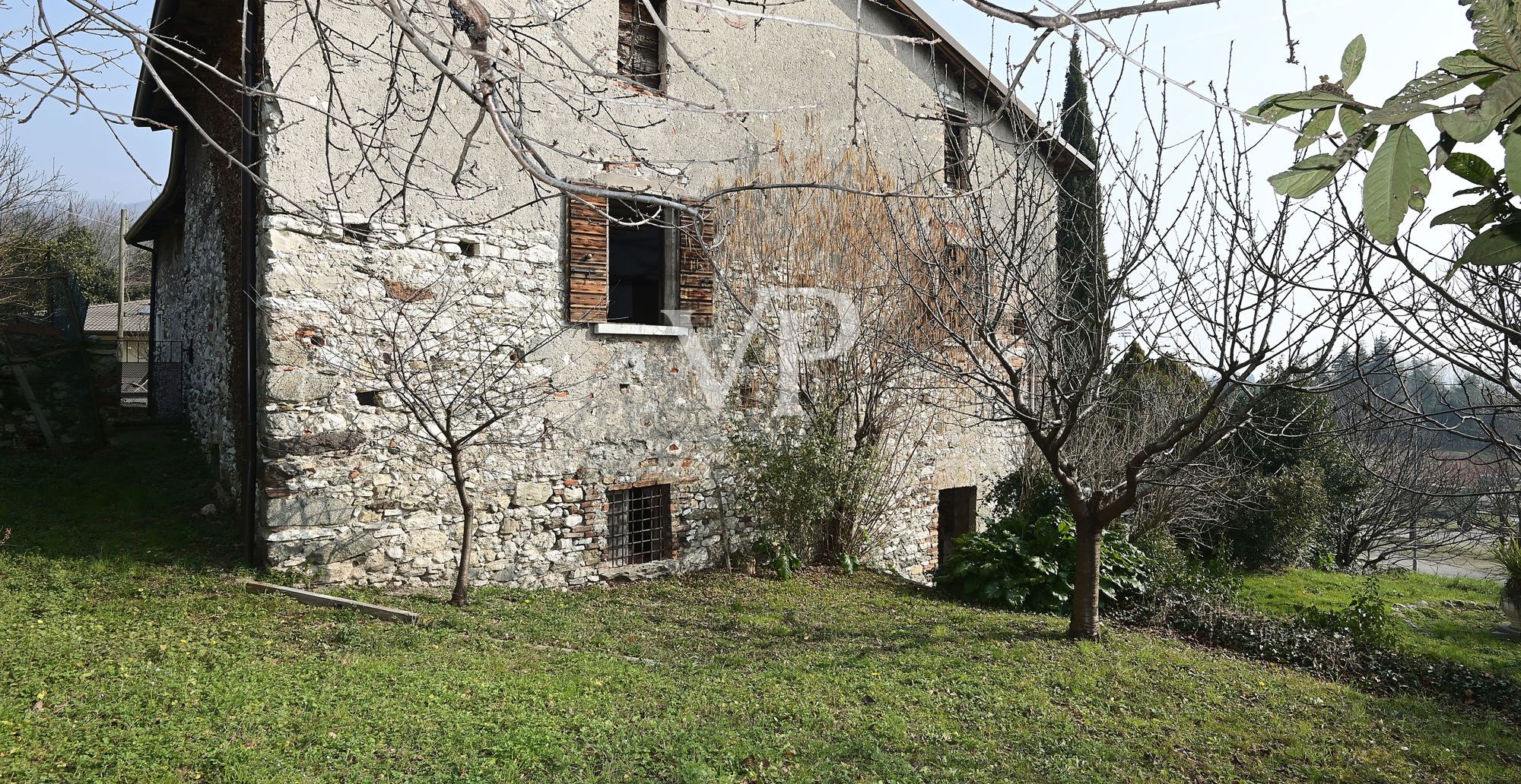 Affascinante convento benedettino del 1200 con vista lago