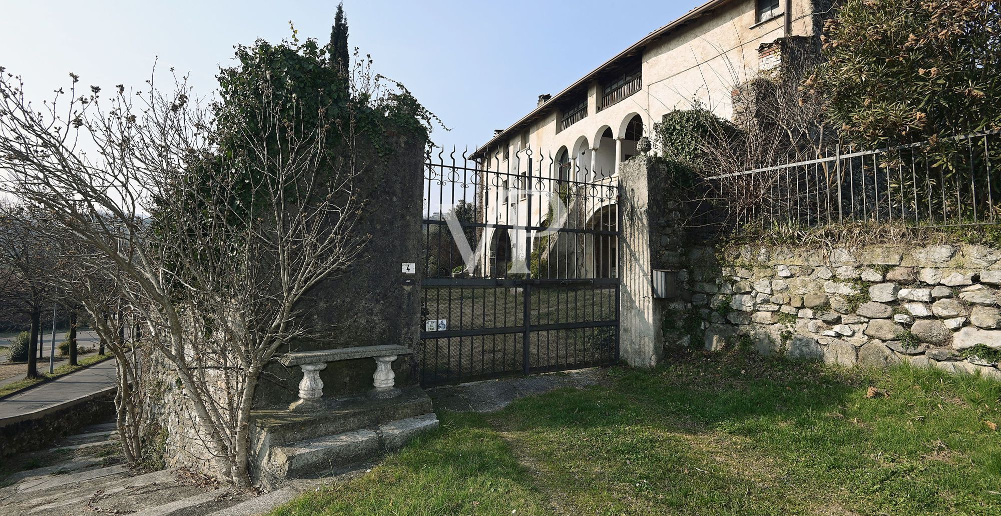 Affascinante convento benedettino del 1200 con vista lago