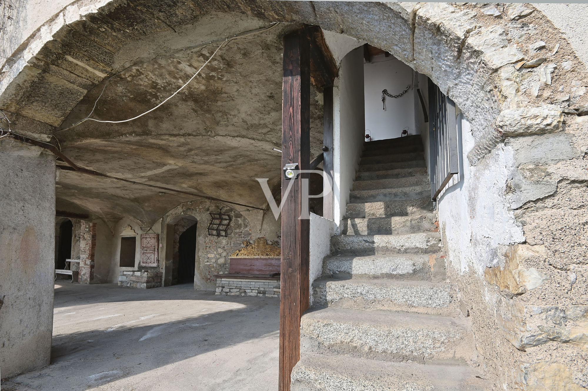 Affascinante convento benedettino del 1200 con vista lago