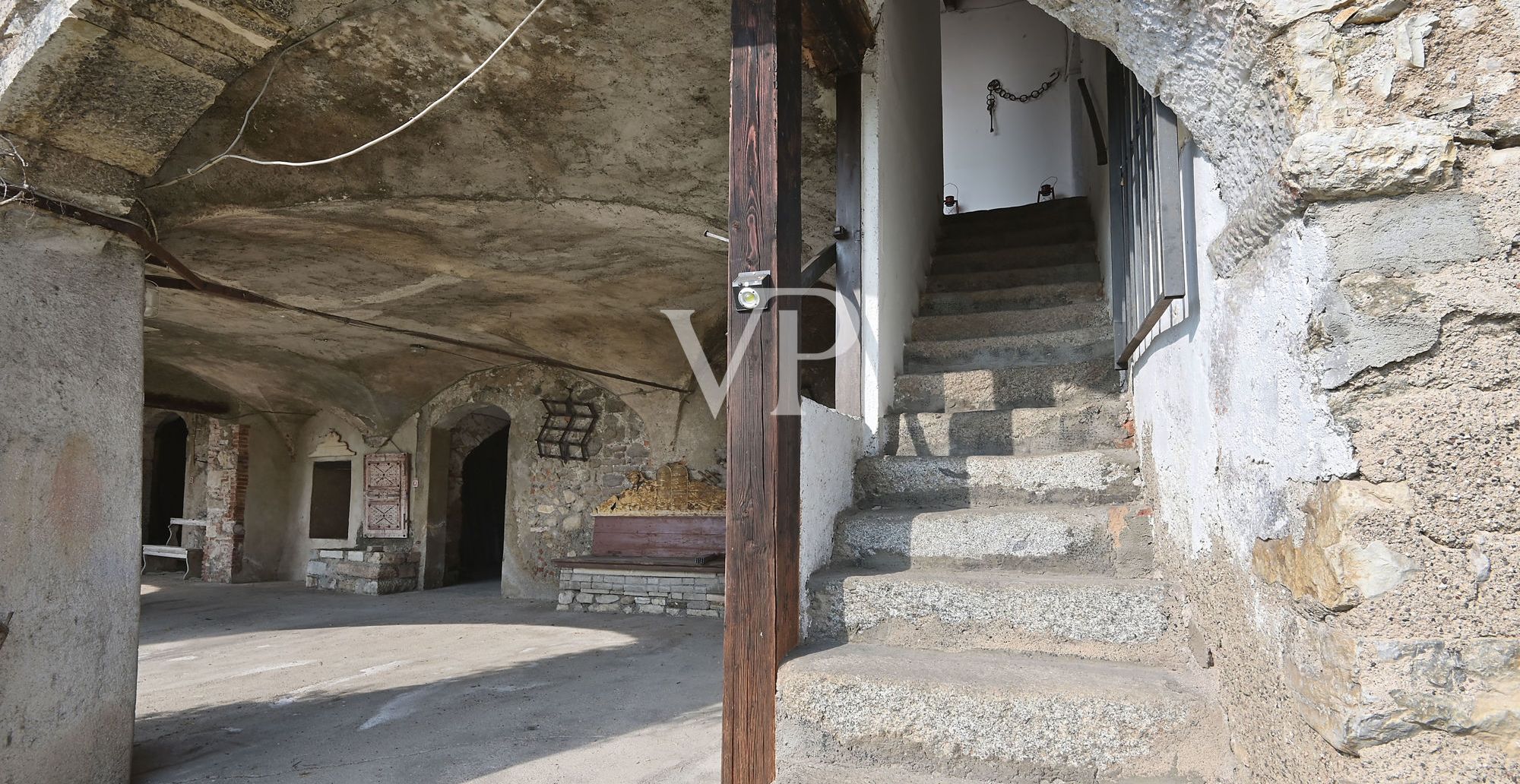 Affascinante convento benedettino del 1200 con vista lago