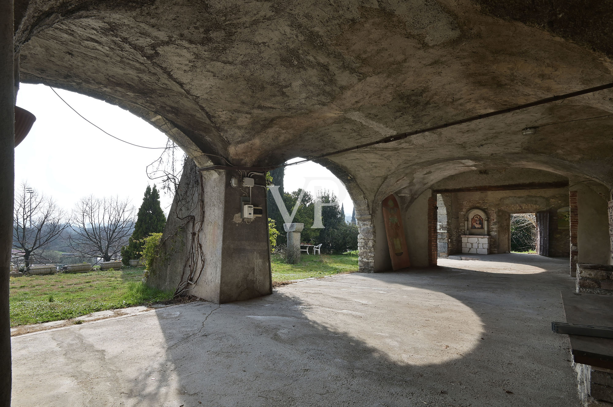 Affascinante convento benedettino del 1200 con vista lago