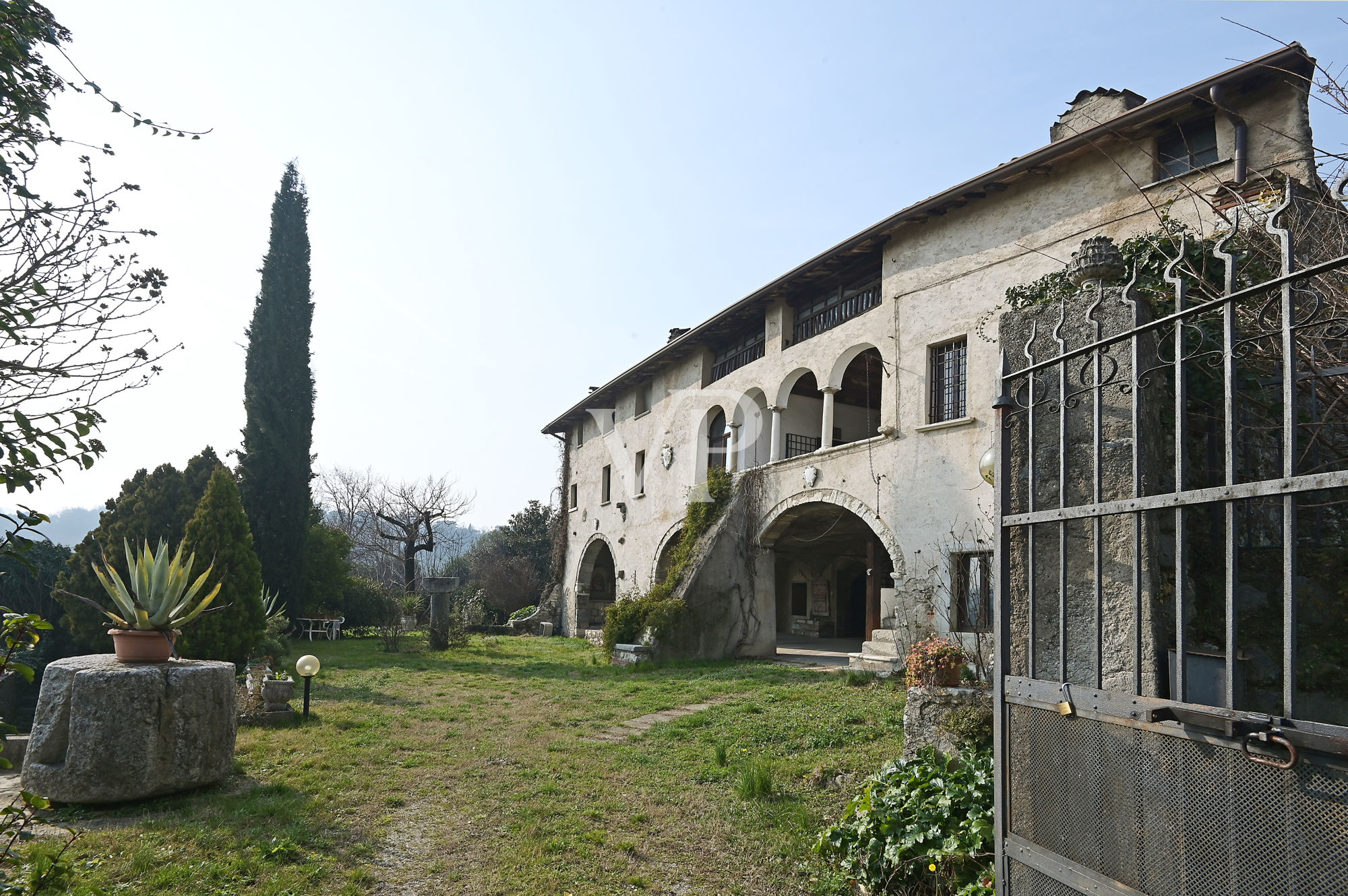 Affascinante convento benedettino del 1200 con vista lago