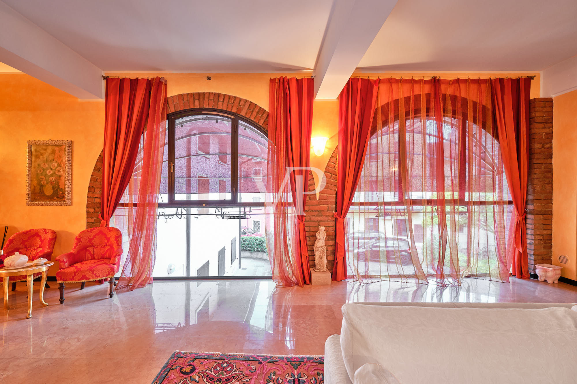 Luxurious apartment in historic center with separate entrance