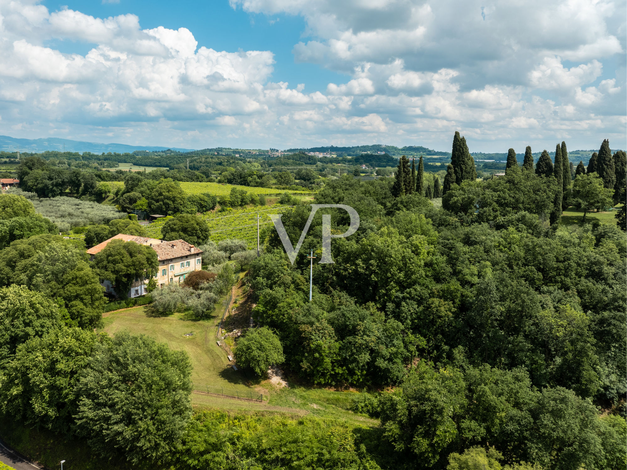 Magnifico Rustico parzialmente ristrutturato con vista lago