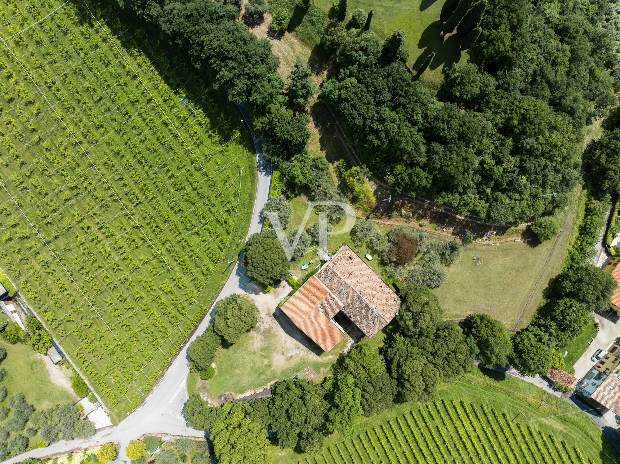 Magnifico Rustico parzialmente ristrutturato con vista lago