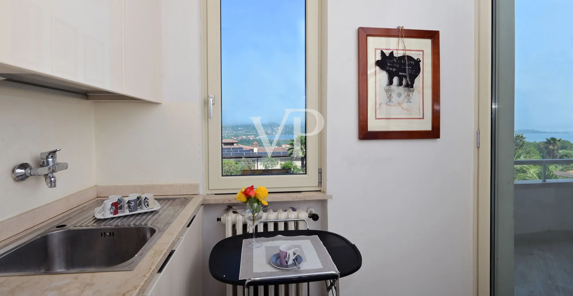 Exclusiva villa con vistas al lago, piscina y parque privado cerca de la Rocca di Manerba