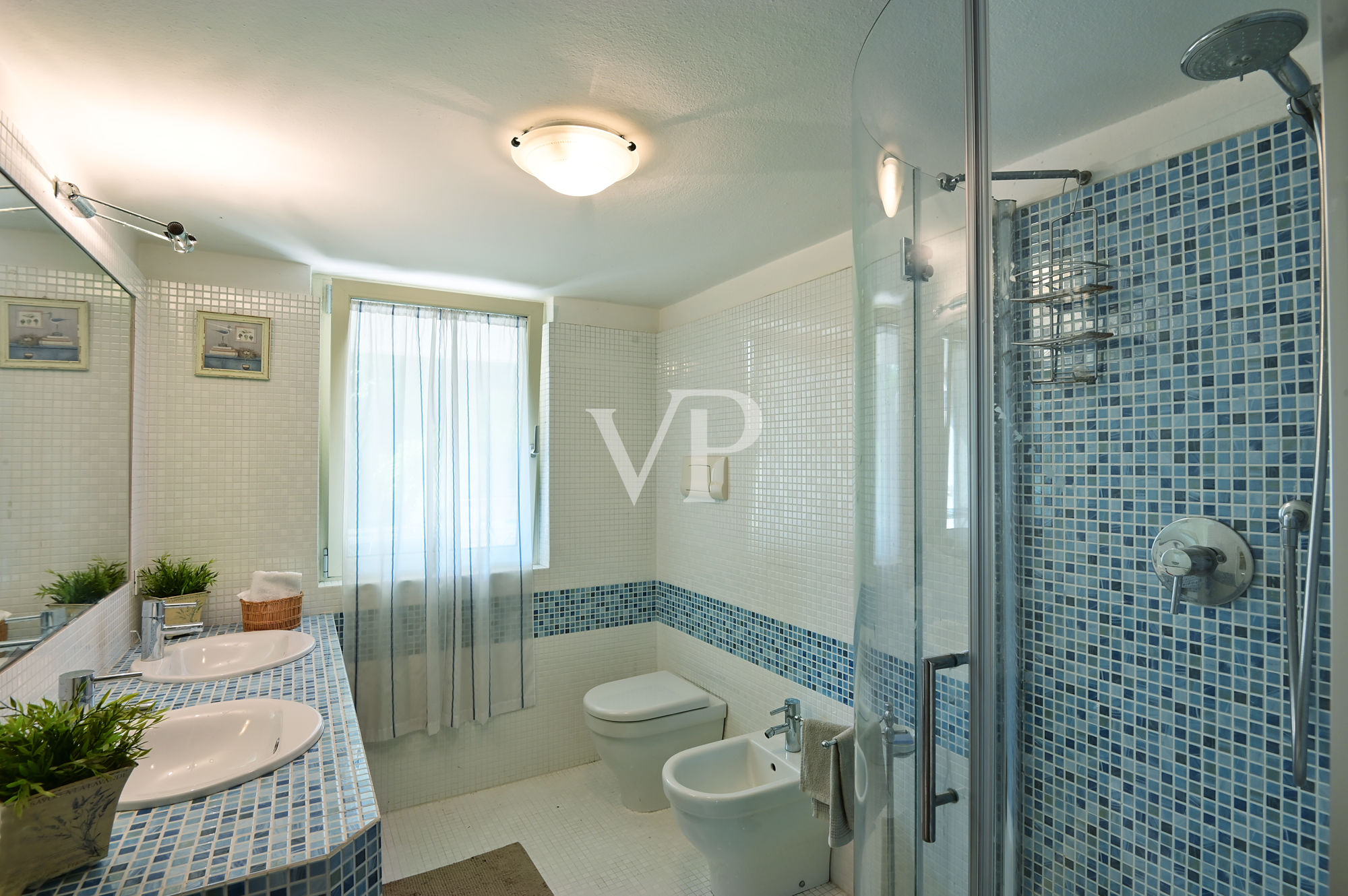 Villa esclusiva con vista lago, piscina e parco privato a pochi passi dalla Rocca di Manerba