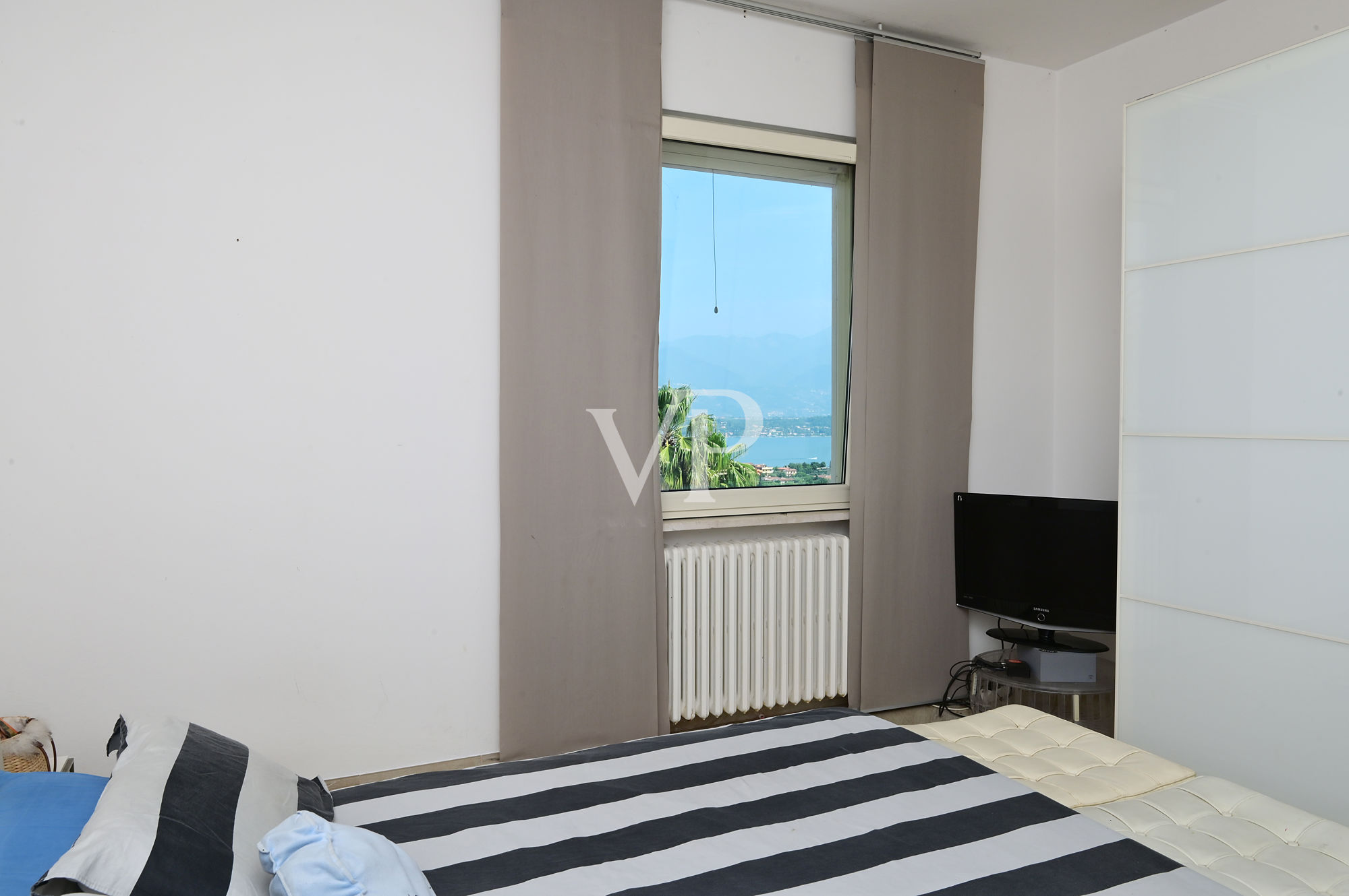 Villa esclusiva con vista lago, piscina e parco privato a pochi passi dalla Rocca di Manerba