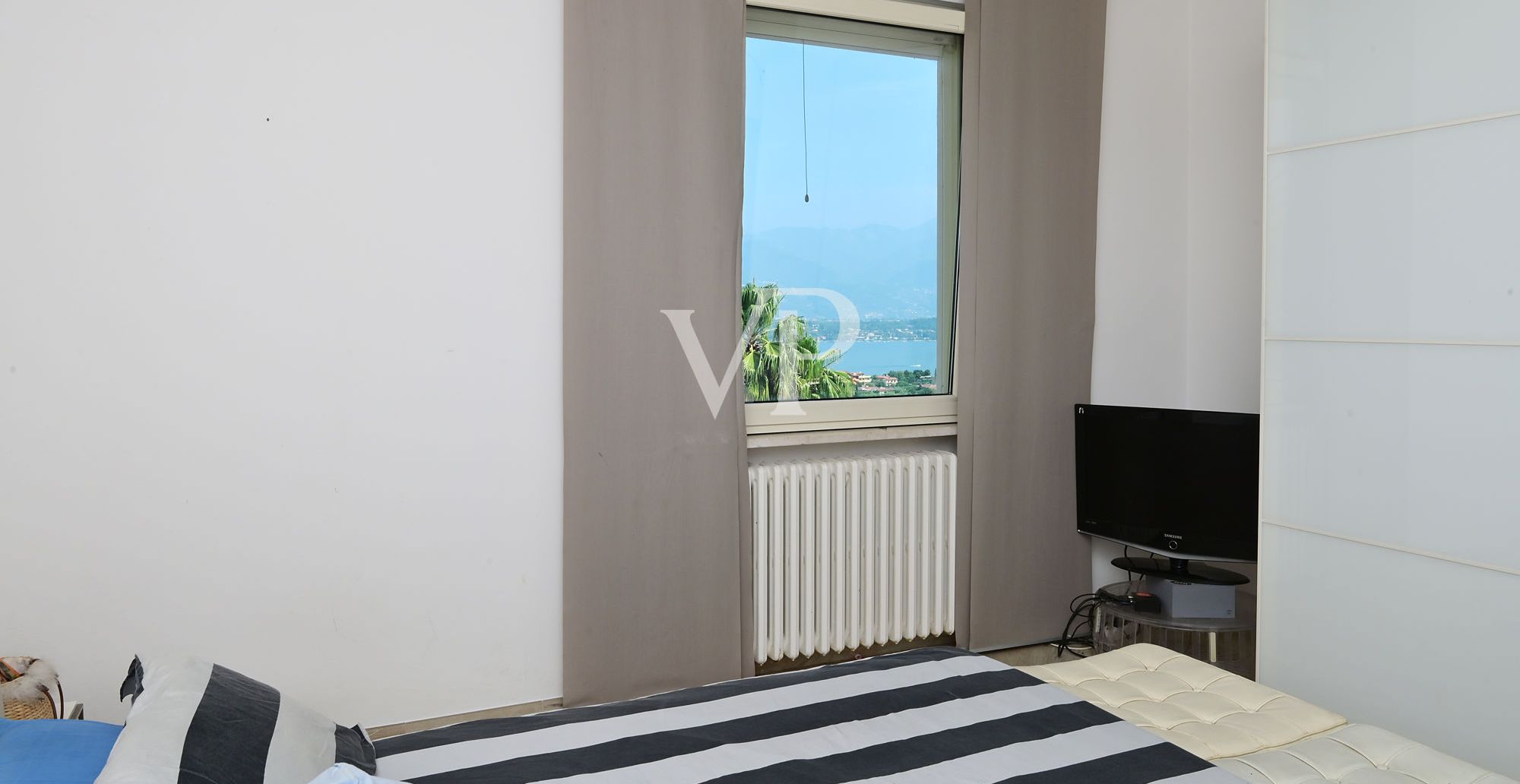Exklusive Villa mit Seeblick, Schwimmbad und privatem Park in der Nähe der Rocca di Manerba