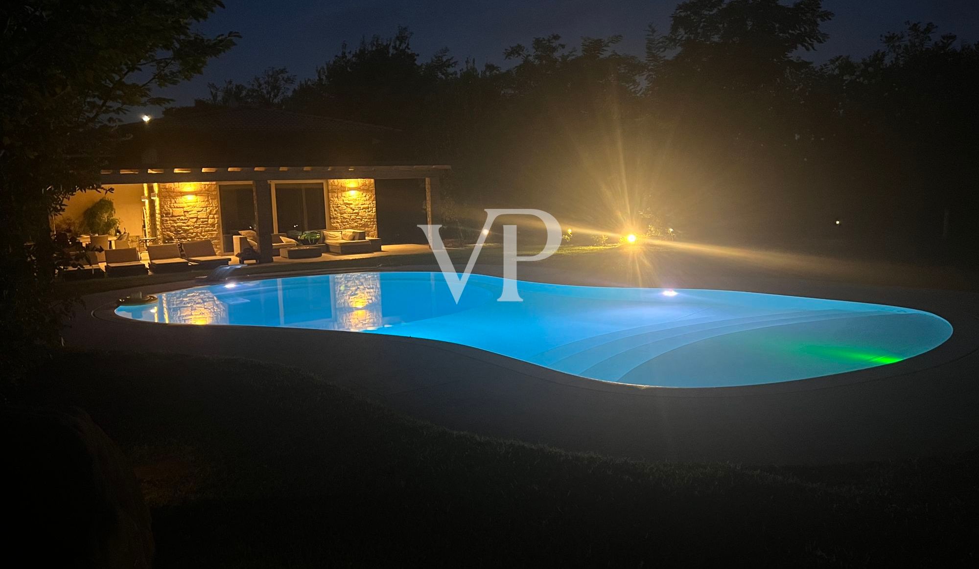 Exklusive Villa mit Seeblick, Schwimmbad und privatem Park in der Nähe der Rocca di Manerba