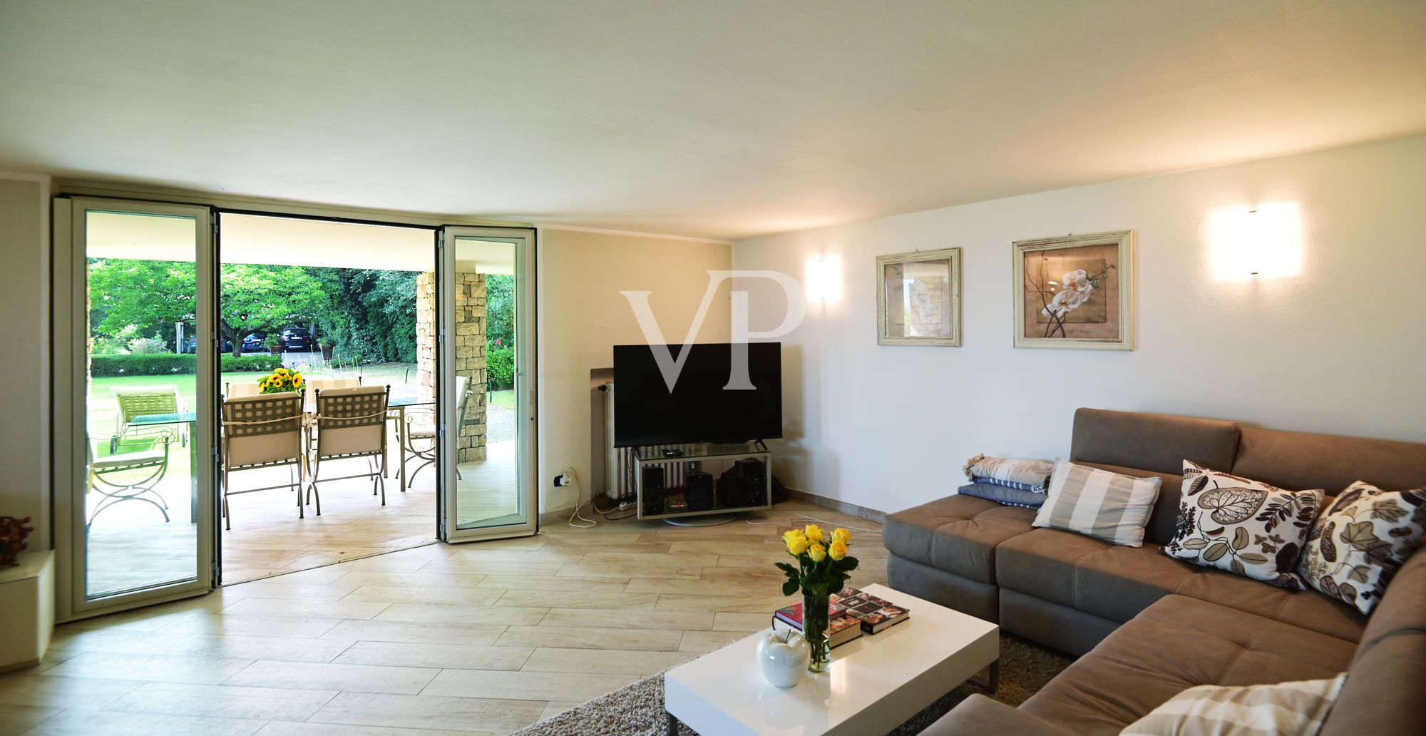Exklusive Villa mit Seeblick, Schwimmbad und privatem Park in der Nähe der Rocca di Manerba