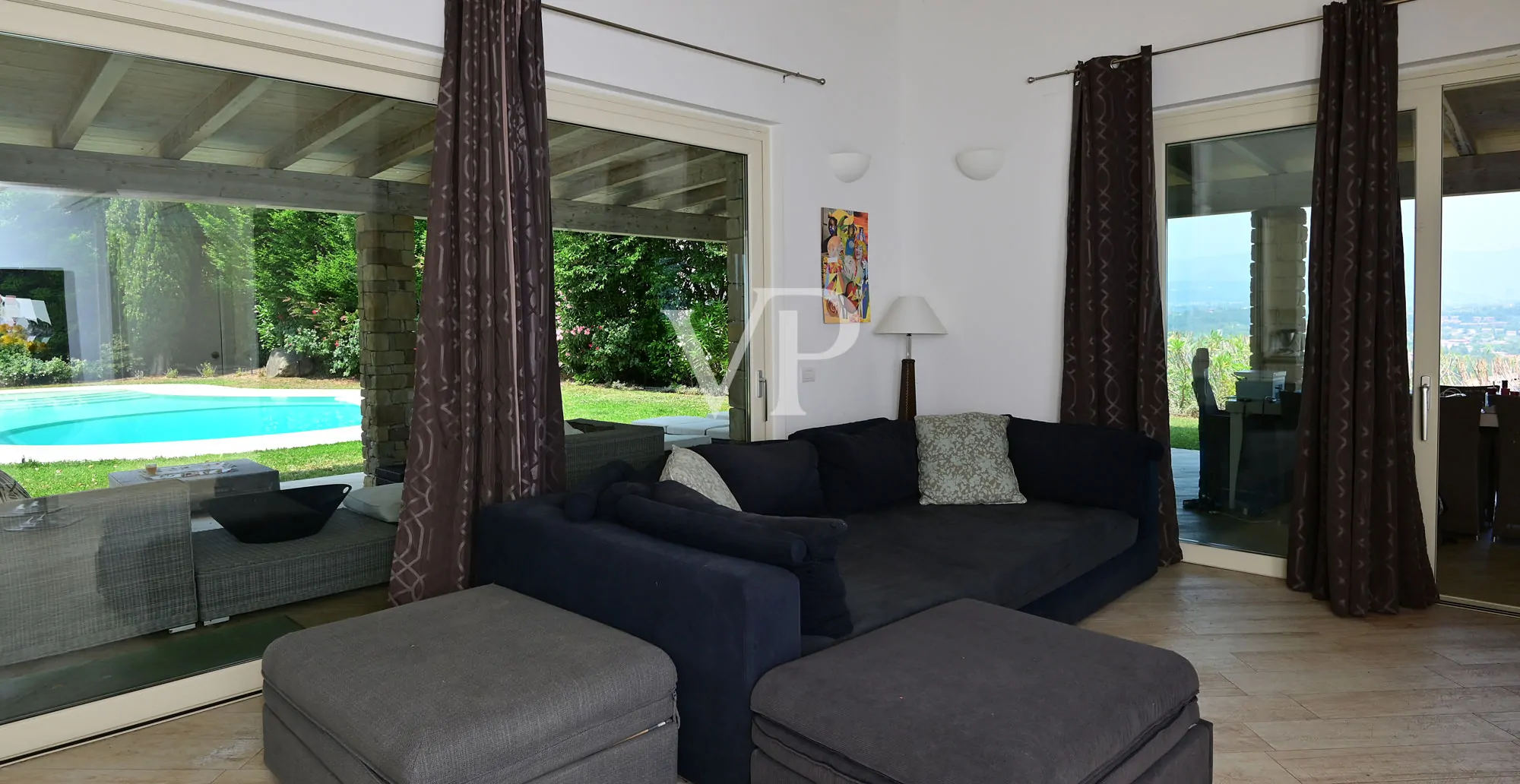 Exclusiva villa con vistas al lago, piscina y parque privado cerca de la Rocca di Manerba